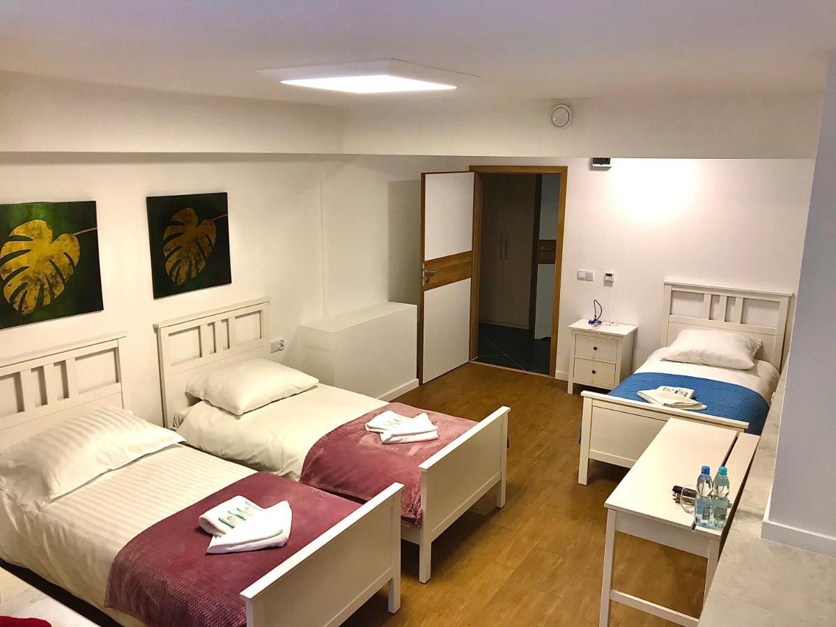 Stara Szwajcaria Bed & Breakfast Gliwice Bagian luar foto