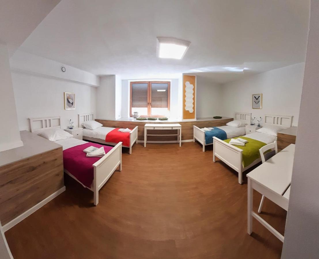 Stara Szwajcaria Bed & Breakfast Gliwice Bagian luar foto