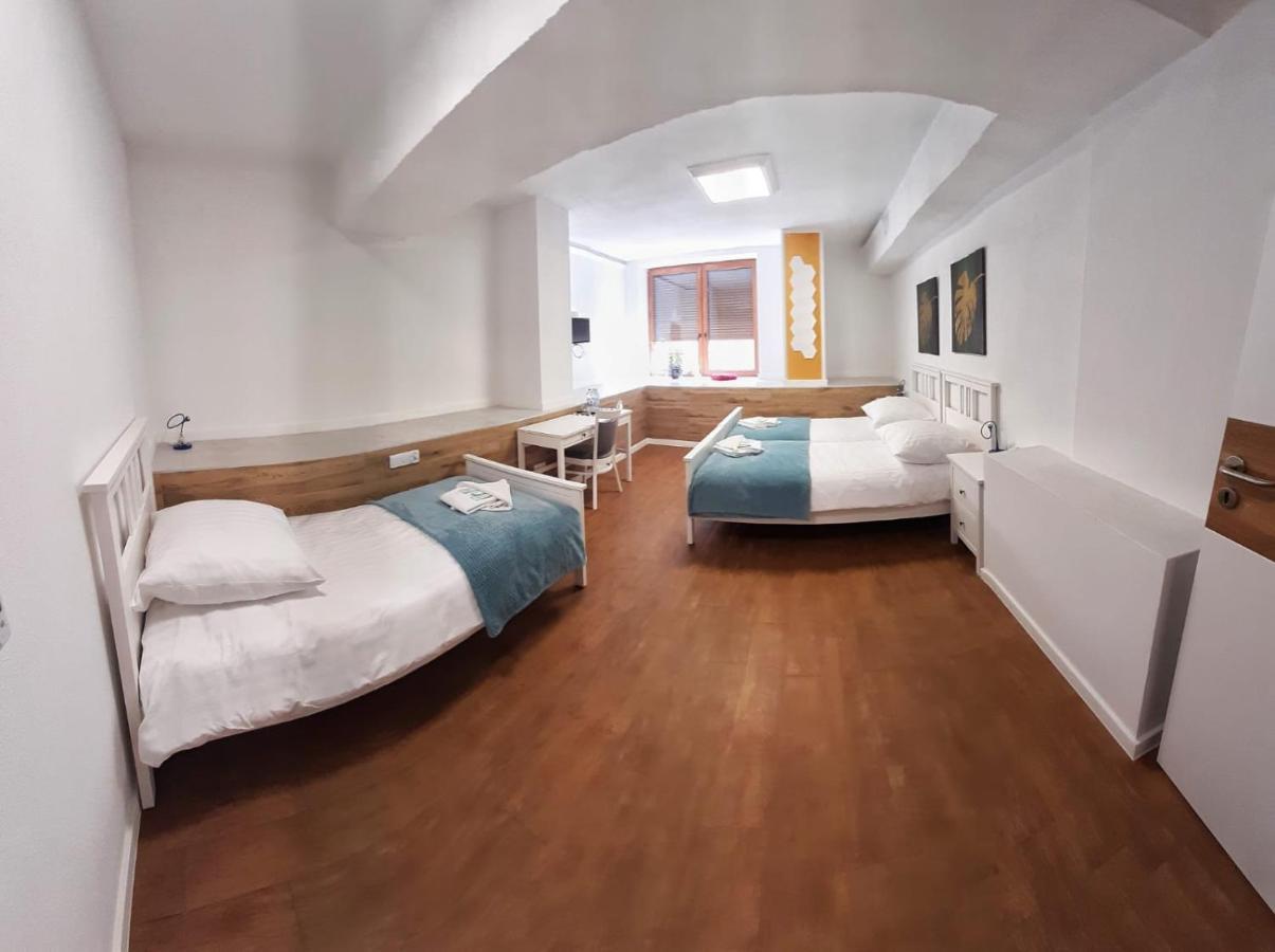 Stara Szwajcaria Bed & Breakfast Gliwice Bagian luar foto