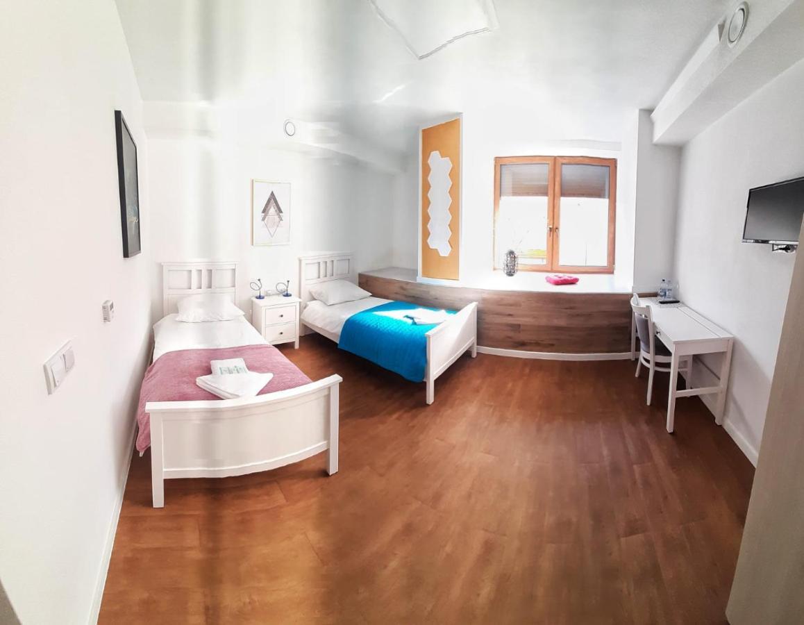 Stara Szwajcaria Bed & Breakfast Gliwice Bagian luar foto